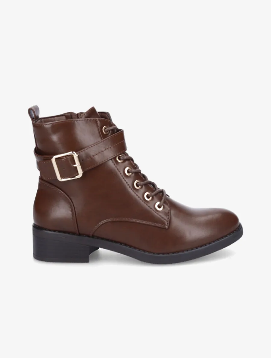 Bottines lacées à boucle