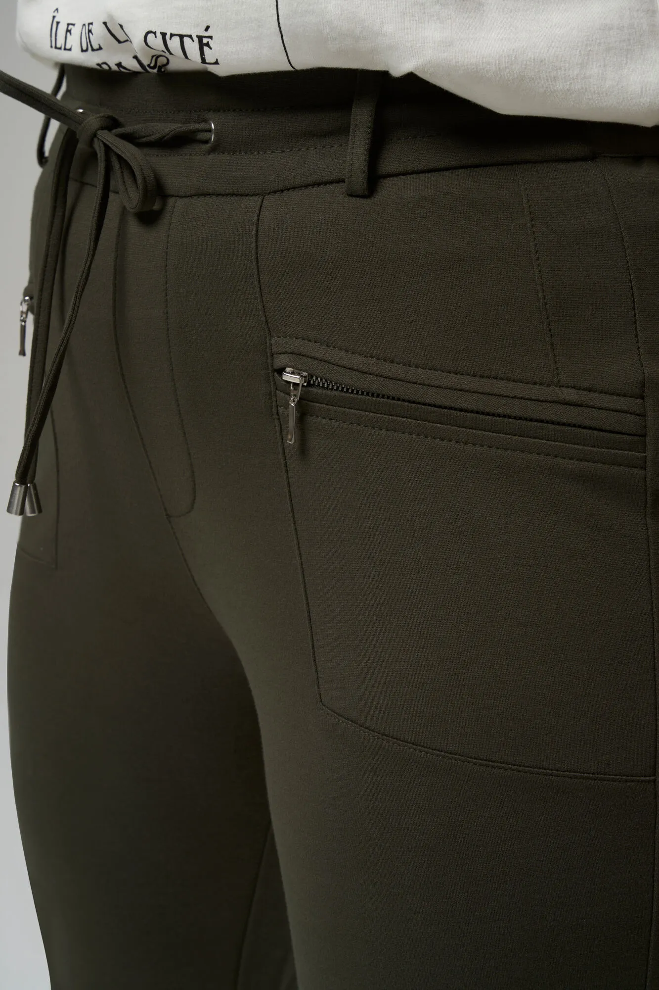Femmes Pantalon zippé longueur cheville Kaki fonce | MS Mode