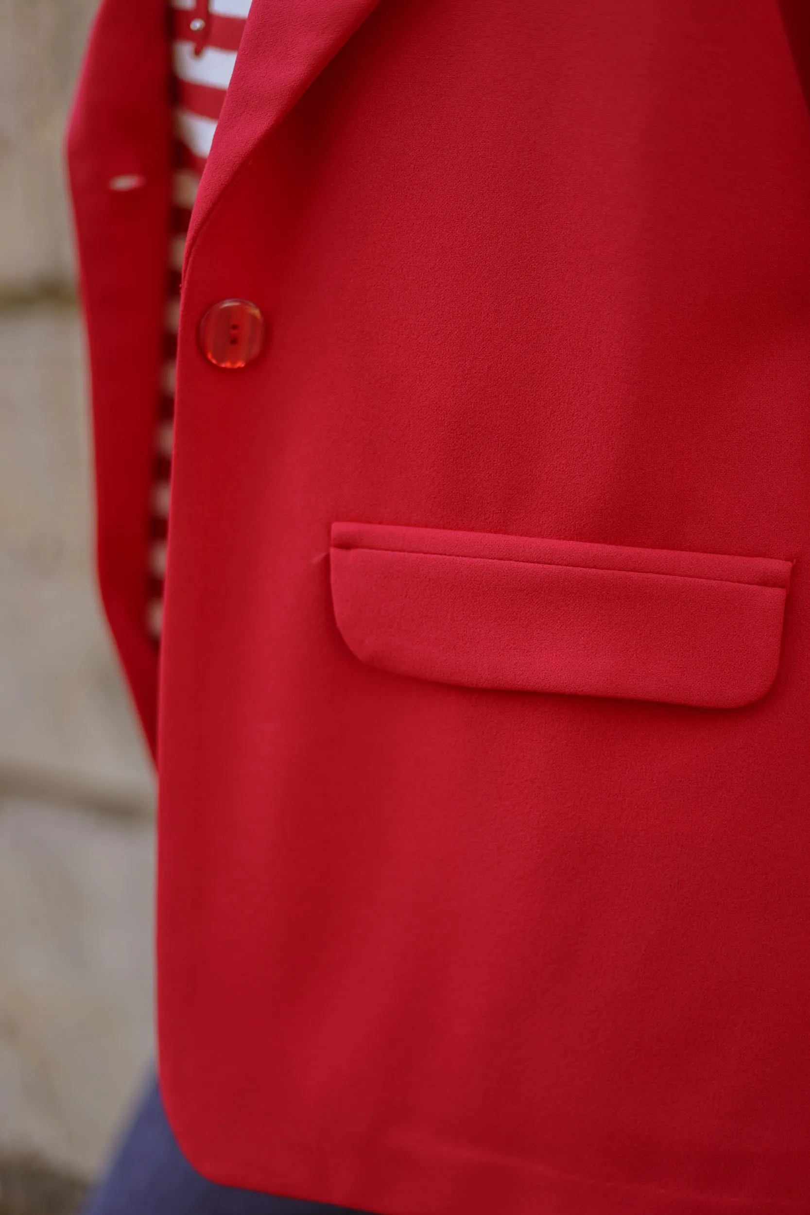 Veste de tailleur rouge